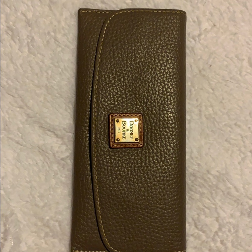 Dooney & Bourke wallet
